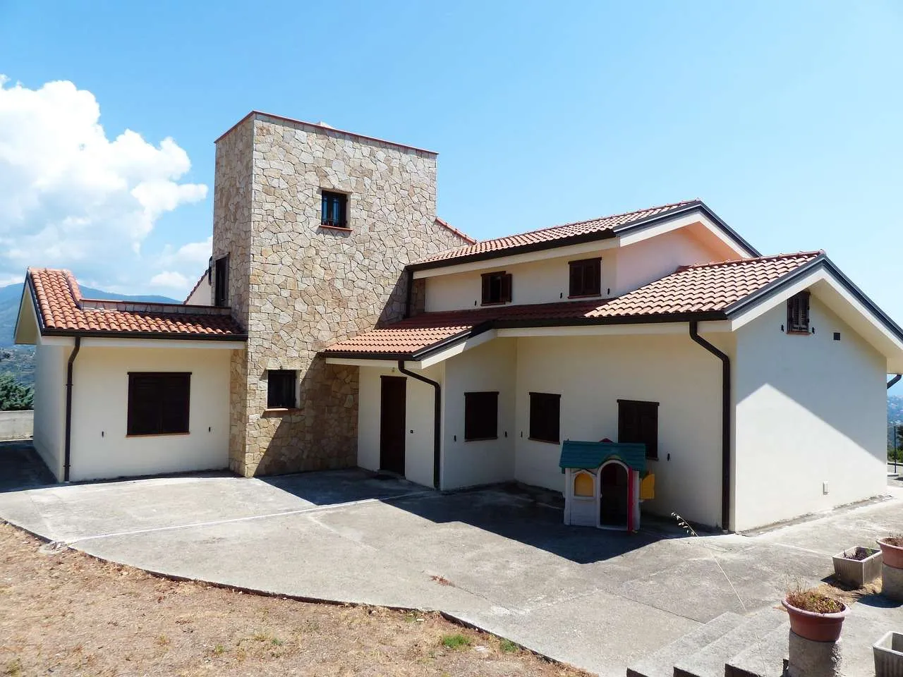 TPO Roofing Guide: Benefits, Costs, and Tips